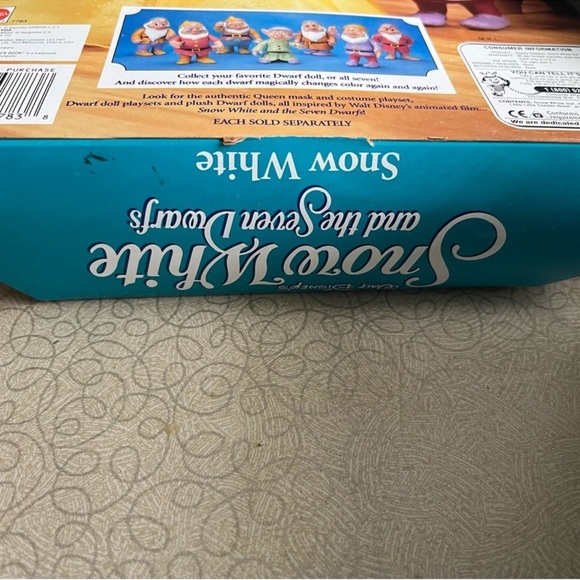 Walt Disney's Snow White Doll - Picture 13 of 13